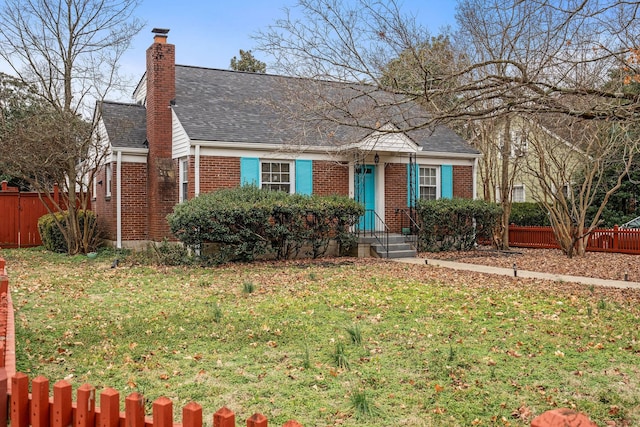 view of front of home with a front lawn