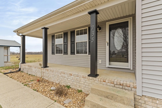 entrance to property featuring covered porch