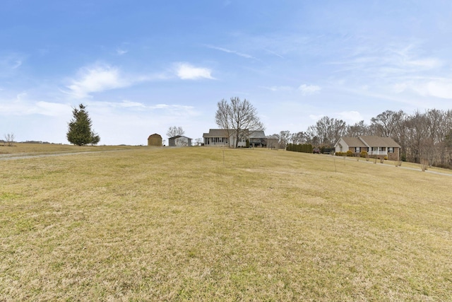 view of yard featuring a rural view