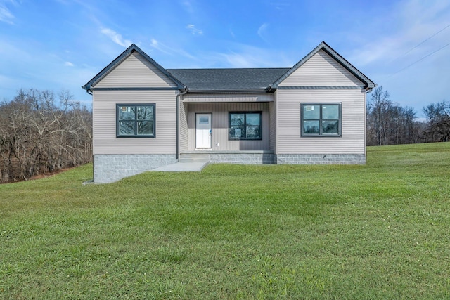 view of front facade with a front yard