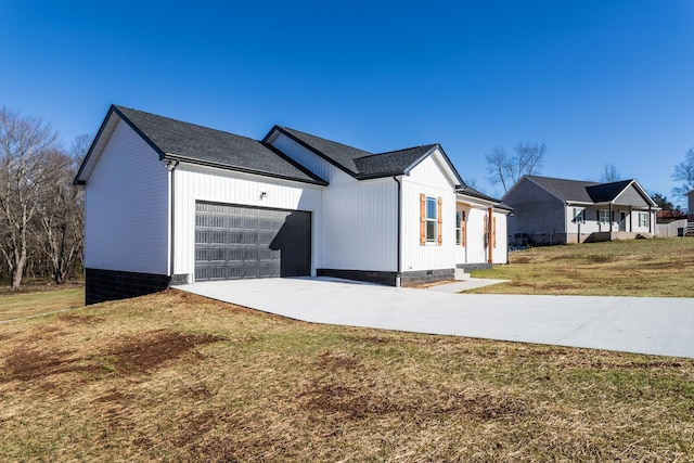 view of front of home with a front lawn and a garage