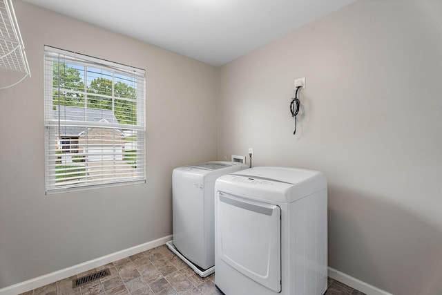 laundry room with washing machine and dryer