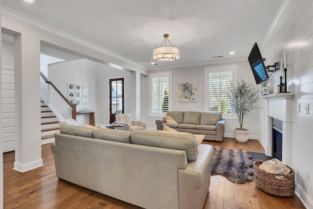 living room with crown molding and hardwood / wood-style floors