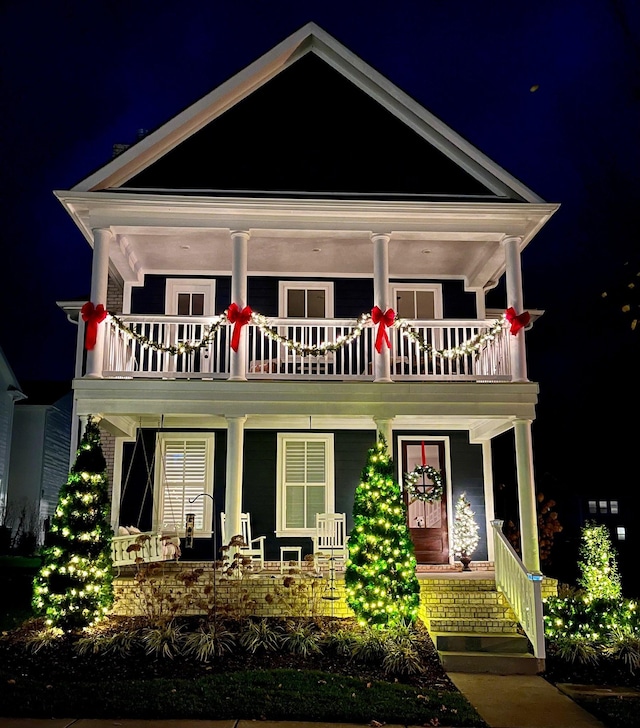 view of front of property featuring a porch