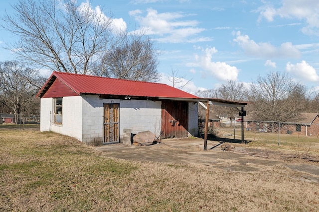 view of outdoor structure with a lawn