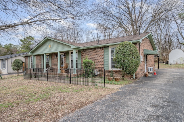 view of front of property featuring covered porch