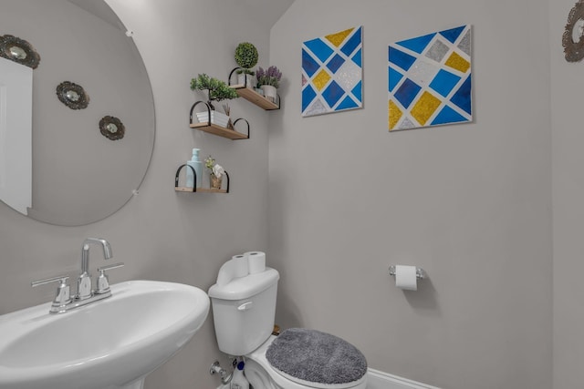 bathroom featuring sink and toilet