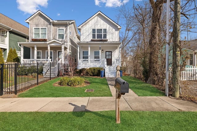 view of front facade featuring covered porch and a front lawn