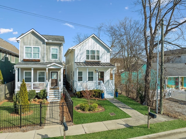 view of front of house featuring a front lawn and a porch