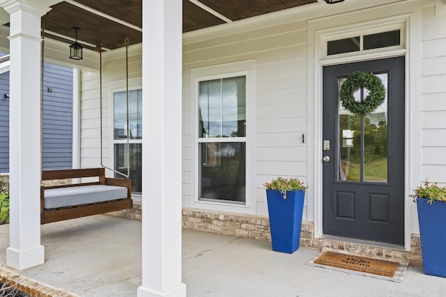 property entrance featuring a porch