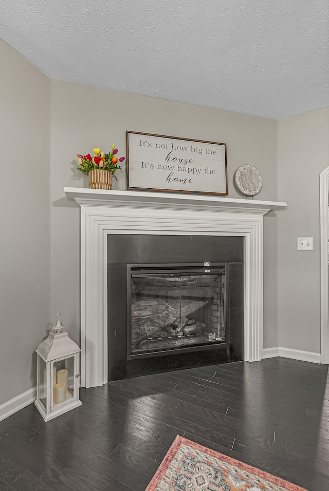 details featuring hardwood / wood-style flooring