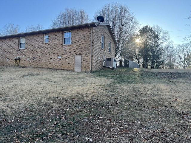 view of side of property featuring a lawn