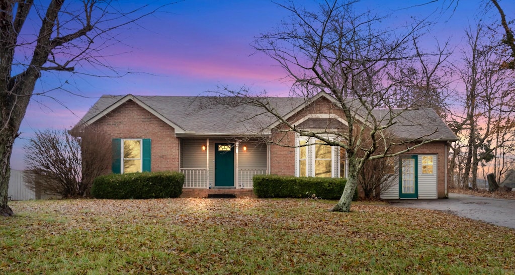 ranch-style home with a yard