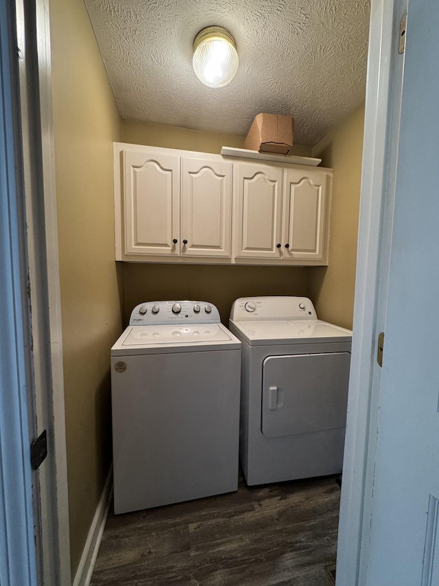 washroom featuring a textured ceiling, cabinets, independent washer and dryer, and dark hardwood / wood-style floors