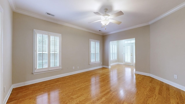 empty room featuring ornamental molding, light hardwood / wood-style floors, and ceiling fan