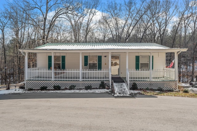 view of front facade featuring covered porch