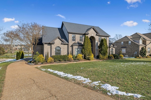 view of front of property with a front yard