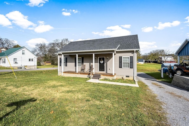 view of front of property featuring covered porch and a front yard