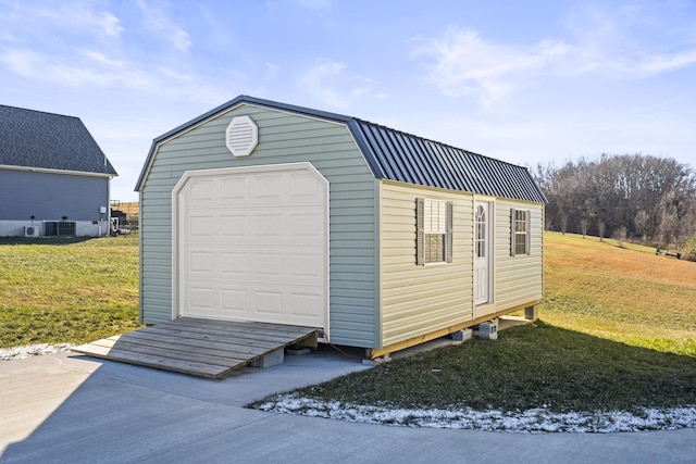 garage featuring a lawn