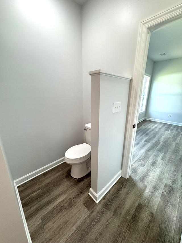 906 Davidson St, Tullahoma, TN 37388 - bathroom featuring wood finished floors, toilet, and baseboards