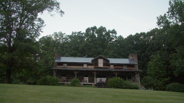 view of front of property with a front lawn and a porch