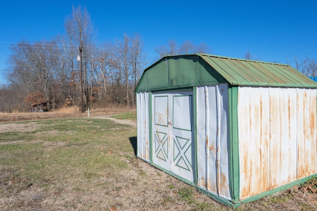 view of outbuilding featuring a yard