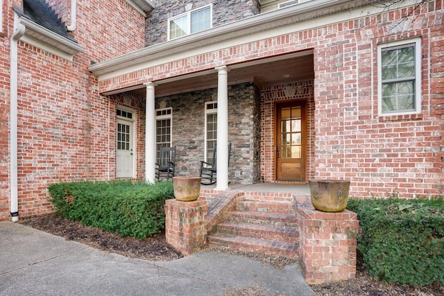 entrance to property featuring covered porch