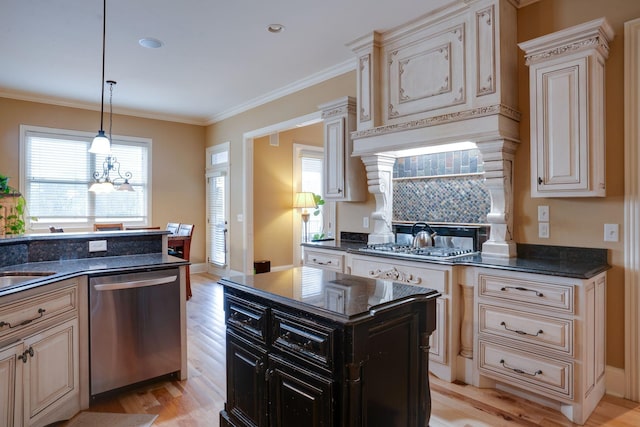 kitchen with light wood-type flooring, stainless steel appliances, crown molding, and decorative light fixtures