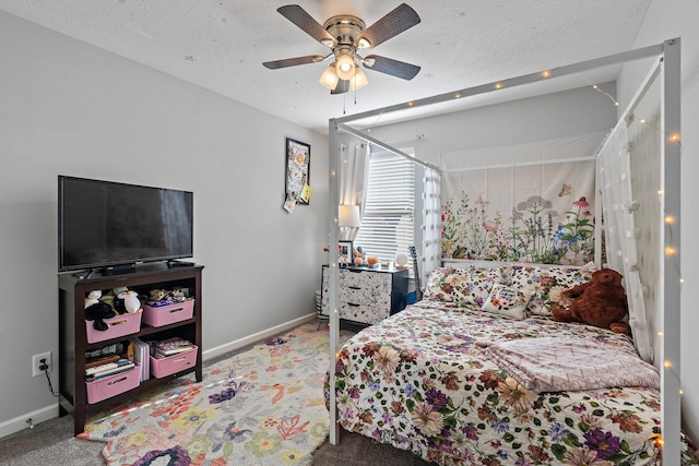 bedroom featuring a textured ceiling, carpet flooring, and ceiling fan