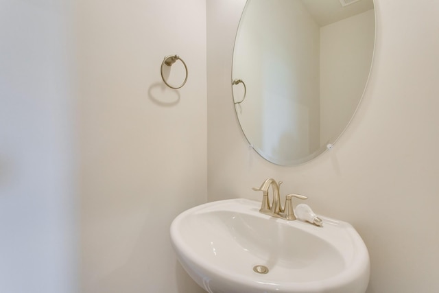 bathroom featuring sink