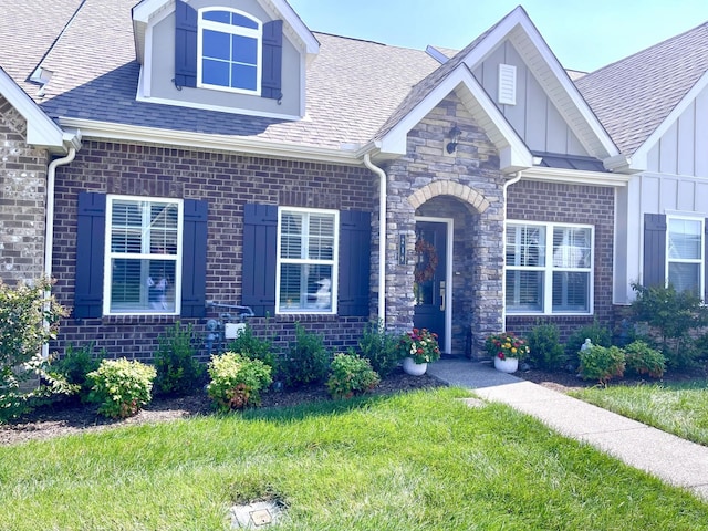 view of front of property with a front lawn