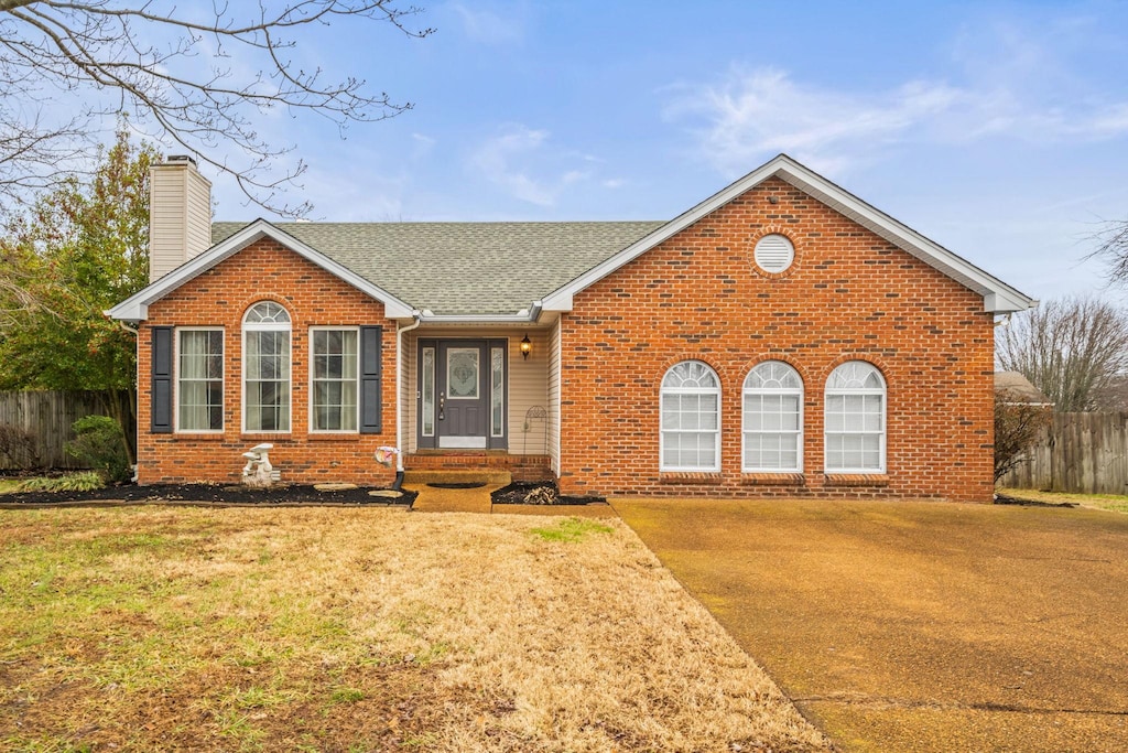 ranch-style home with a front yard