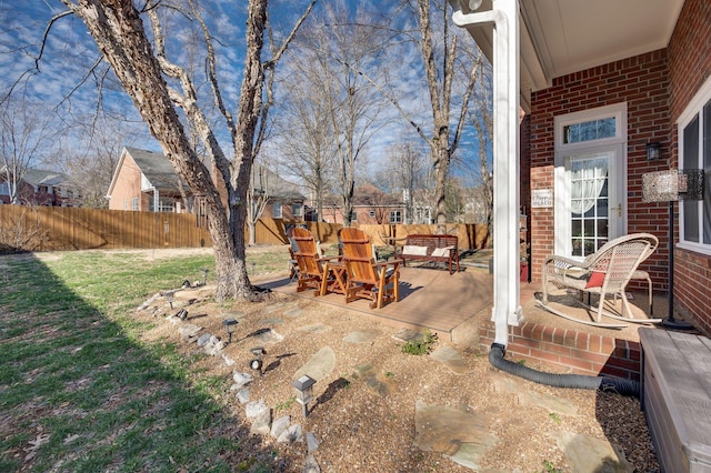 view of yard featuring a patio