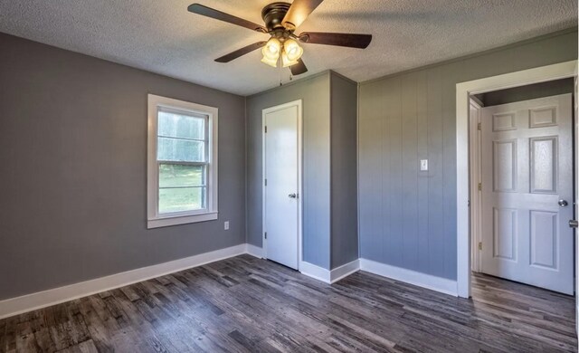 3352 Dumor Deer Lick Rd, Lewisburg, KY 42256 - unfurnished bedroom featuring ceiling fan, a textured ceiling, and dark hardwood / wood-style floors