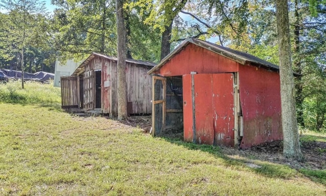 3352 Dumor Deer Lick Rd, Lewisburg, KY 42256 - view of outbuilding with a lawn