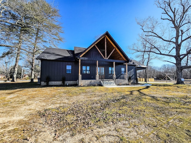 view of front of property with a front yard and a porch