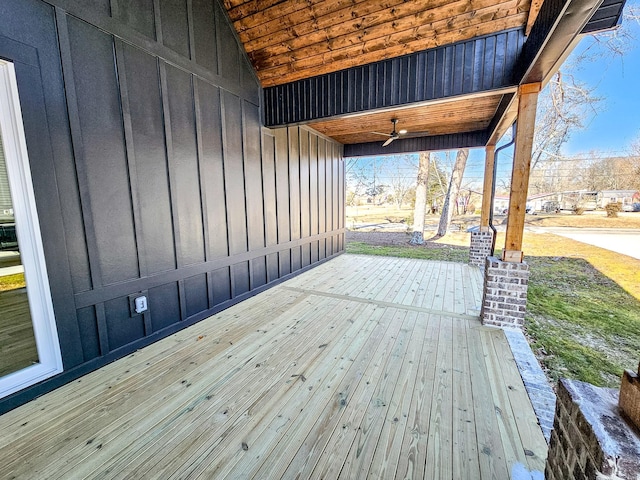 deck with ceiling fan