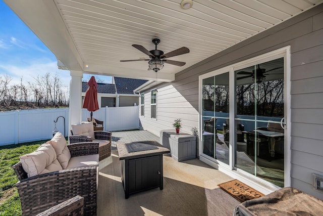 view of patio featuring ceiling fan and outdoor lounge area