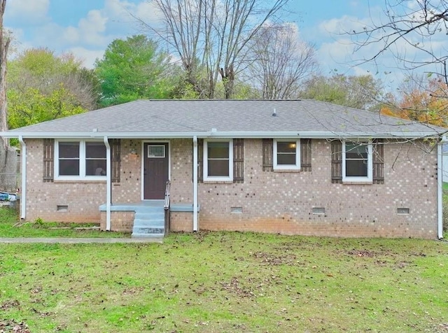 single story home featuring a front lawn