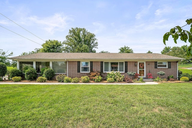 single story home with a front yard