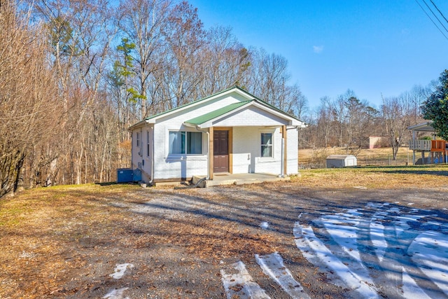 view of front of home with covered porch