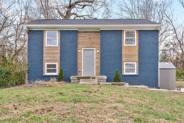 view of front of property with a front yard