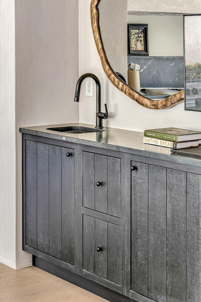 details with sink and hardwood / wood-style flooring