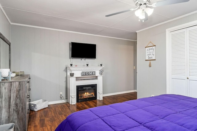 bedroom with ceiling fan, a closet, and crown molding