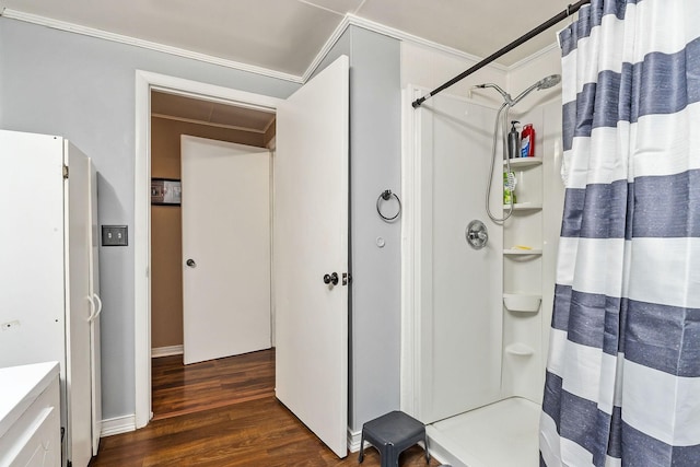 bathroom with wood-type flooring, vanity, ornamental molding, and a shower with curtain