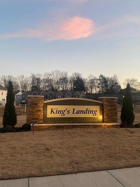 community sign featuring a yard