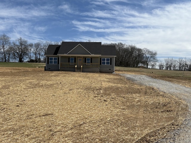 view of front facade featuring crawl space and a porch