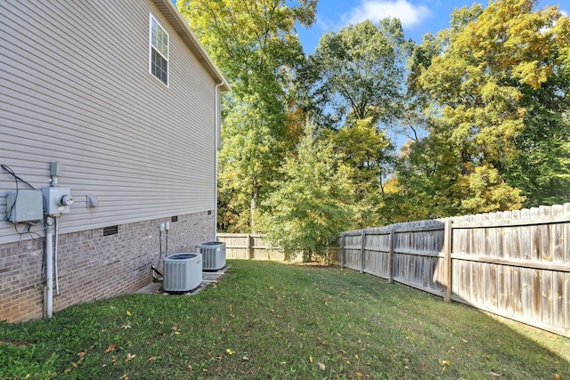 view of yard featuring cooling unit