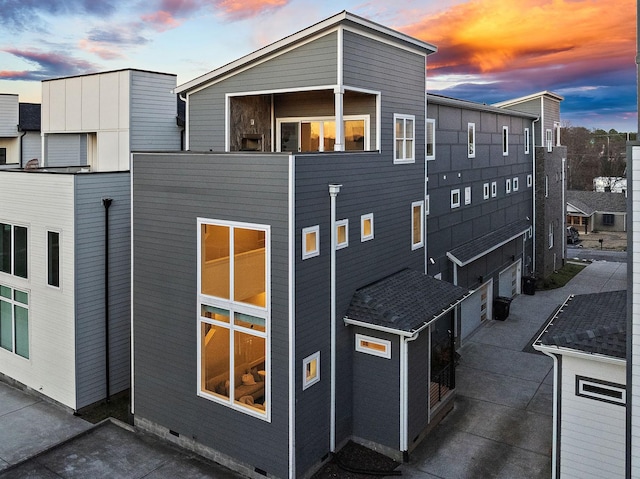 view of back house at dusk