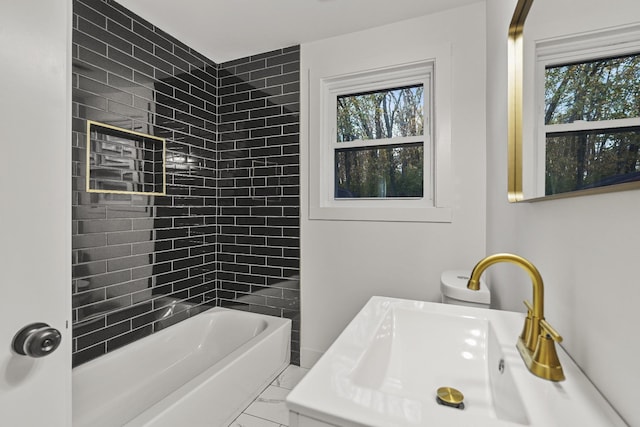 bathroom featuring sink and tiled shower / bath